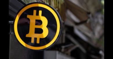 Crypto Report: Bitcoin Falls, Altcoins Extend Losses