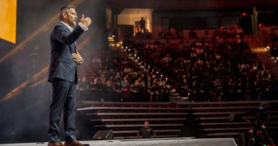 Grant Cardone Speaks to 30,000 Entrepreneurs Live