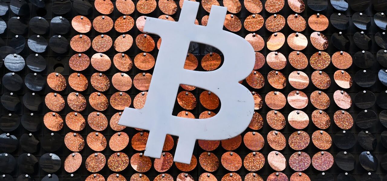 Bitcoin Holds Above ,000 After Week of Crypto Rout