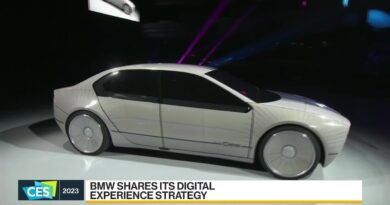 BMW Unveils i Vision Dee at CES 2023