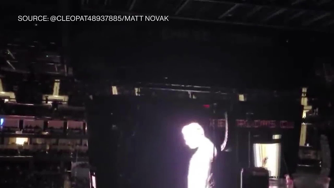 Elon Musk Is Booed At Dave Chappelle Show