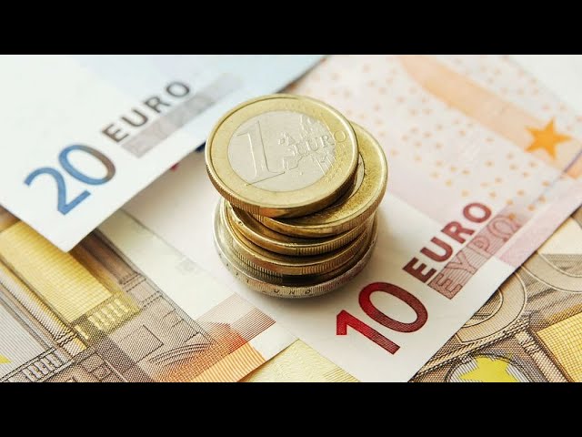 Euro Could Break Below Parity With Dollar: Nomura’s Rochester