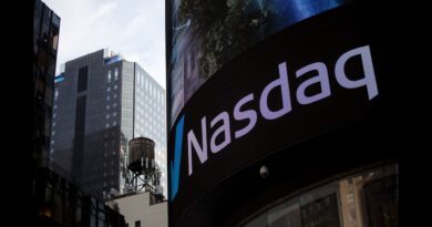 Nasdaq Plunges on Fears of Fed Rate Hikes