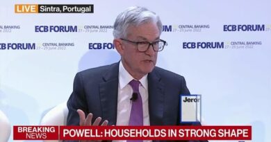 Powell Says US Economy Strong, Can Handle Rate Hikes