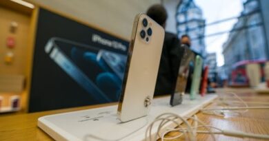 Apple Pauses All Product Sales in Russia