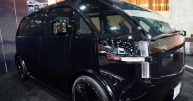 Canoo Shares Up on Walmart Order for 4,500 Electric Vans