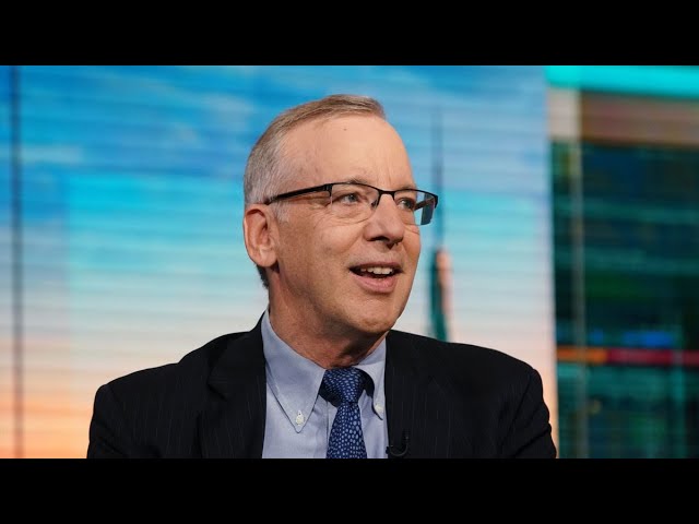 Dudley Says Fed Will Need to Hike Past Neutral to ‘Tight’