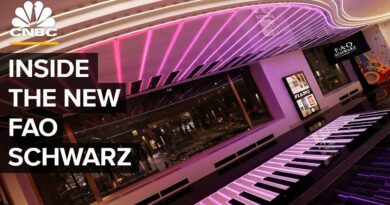 FAO Schwarz And Its Piano Are Back In NYC