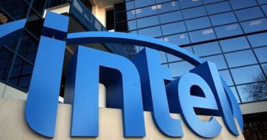 Intel Falls Short of Estimates, Cuts Forecast