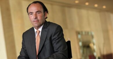 Kyle Bass’s Disastrous Hong Kong Dollar Short Got Bannon-Linked Cash