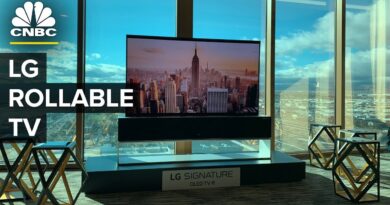 LG’s New TV Rolls Itself Up When You’re Not Watching