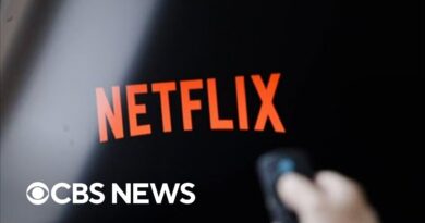 Netflix reports losing 970,000 subscribers in second quarter