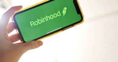 Robinhood Debuts Debit Card with Incentives to Invest More