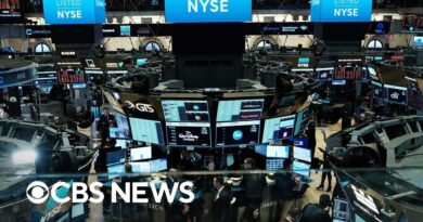 Stock markets end the day up after hitting low points