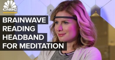 This Meditation Headband Reads Brainwaves