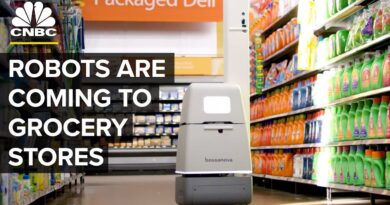 This Robot Stocks Grocery Store Shelves