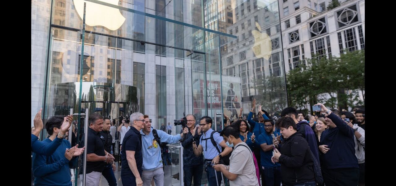 Why Apple Is Counting on Upscale Shoppers