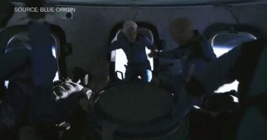 Bezos and Blue Origin Crew Experience Zero Gravity