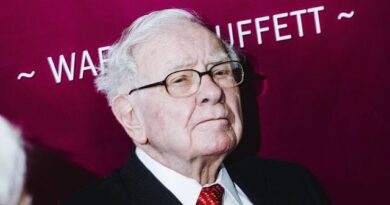 Buffett Slows Buybacks, Sells Stocks