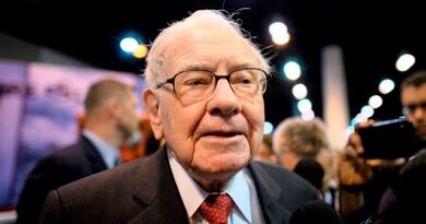 Buffett’s Berkshire Trims General Motors Bet