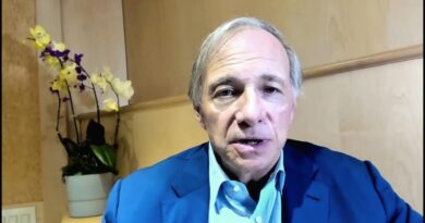 Dalio Says Fed Can’t Tighten More Without ‘Big Negative Effect’