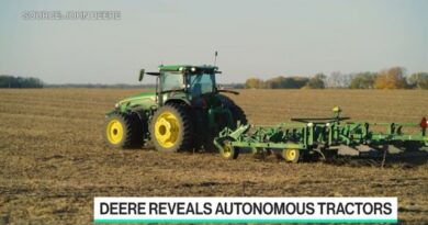 Deere Unveils Fully Autonomous Tractor