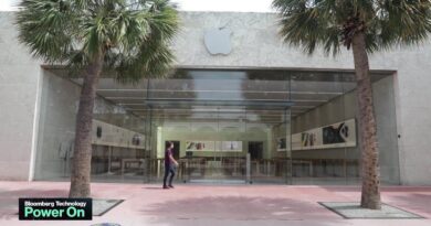 Omicron Disrupts Apple's Retail, Office Plans