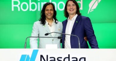 Robinhood Shares Tank After Nasdaq IPO