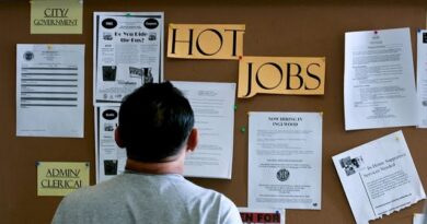 U.S. Initial Jobless Claims Fall to 709K, CPI Unchanged