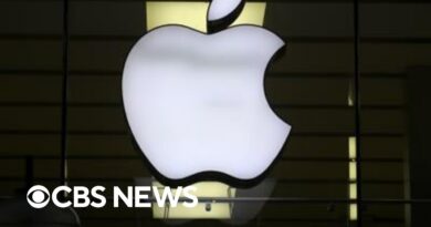 Apple avoids cutting its staff amid several tech companies announcing layoffs