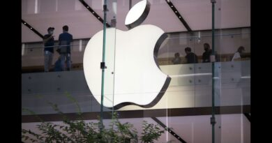 Apple Slashing Spending, Perks to Avoid Layoffs