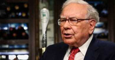 Buffett Cuts Shares in TSMC, Bulks Up on Apple, Paramount