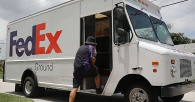 Cowen Analyst Becker ‘Hopeful’ FedEx Shares Have Reached the Bottom