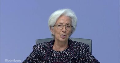 Europe Faces `Unprecedented’ Peacetime Contraction, Lagarde Says