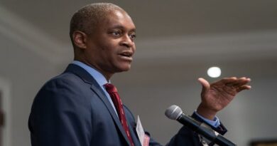 Fed’s Bostic Sees Signs of Economy ‘Leveling Off’