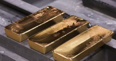 Goldman’s Currie Sees Path to $1,800 for Gold
