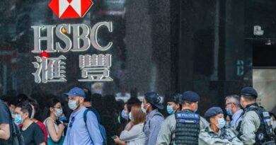 HSBC Slumps as Trump Advisors Weigh Moves to Punish Hong Kong Banks