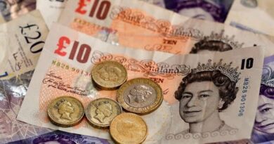 Pound Comes Roaring Back as UK Economic Gloom Wanes