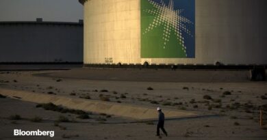 Saudi Aramco Keeps Dividend Even as Oil Crisis Hits Profit