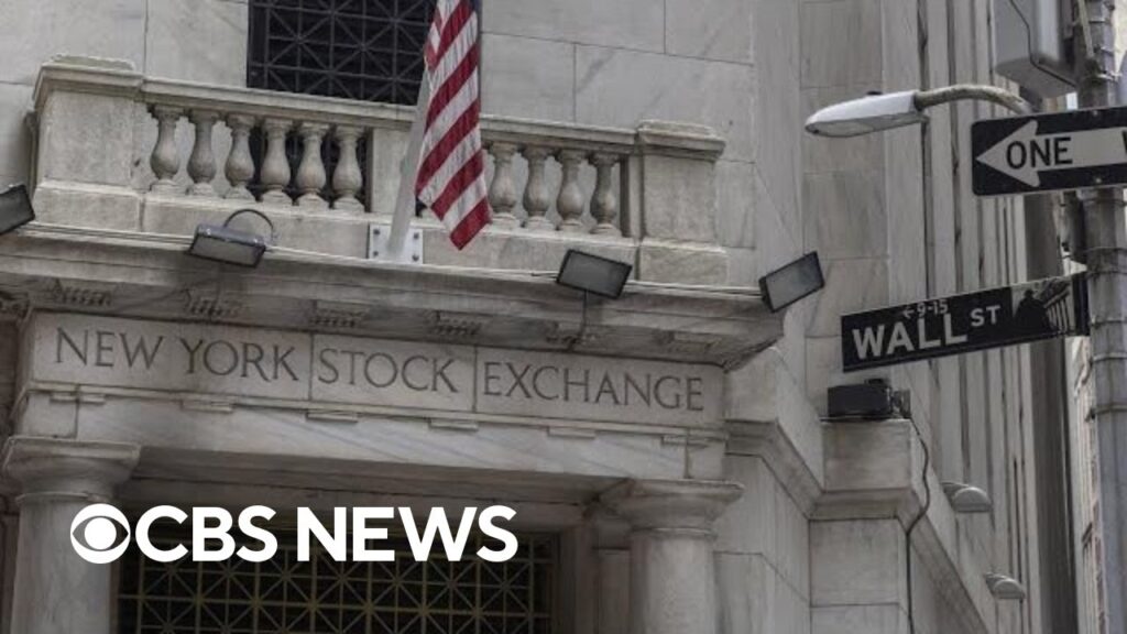 Stocks close higher as banking fears subside