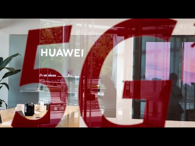 U.K.’s Johnson Prepares to Start Huawei 5G Phase-Out