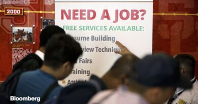 U.S. Jobless Claims Top 5.2 Million To Hold Near Record Highs