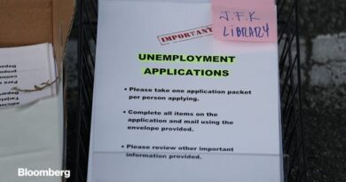 U.S. Jobless Rate Triples as April Payrolls Plunge by 20.5 Million