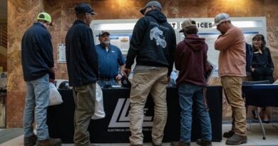 US Jobless Claims Rise for First Time in Three Weeks