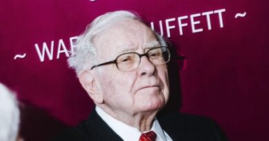 Warren Buffett Won’t Say Who May Replace Him