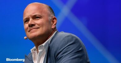 Why Billionaire Novogratz Is Short Stocks and Credit, Long on Bitcoin