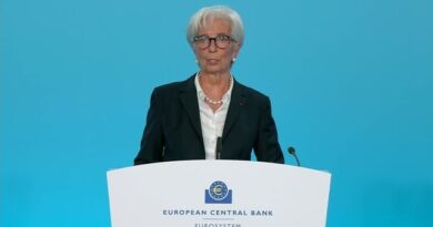 Lagarde: Slowdown May Deepen, Inflation Risks on Upside