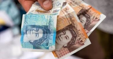 Pound Drops to Record Low as UK Signals More Tax Cuts