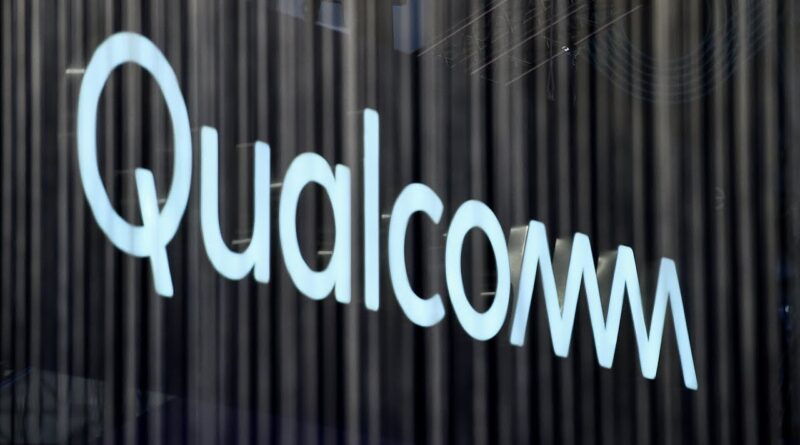 Qualcomm Slumps as Smartphone Weakness Persists