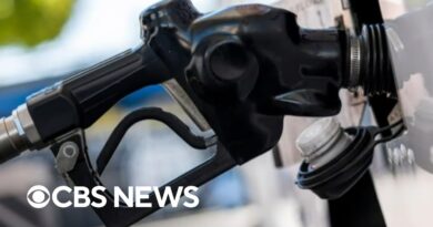 U.S. average gas prices up slightly ahead of summer